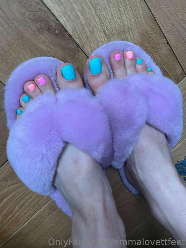 Fluffy & toesy 😈