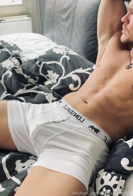 Brief or boxer? 👅 🍆 Will fly to Kos next week to make a lot ..