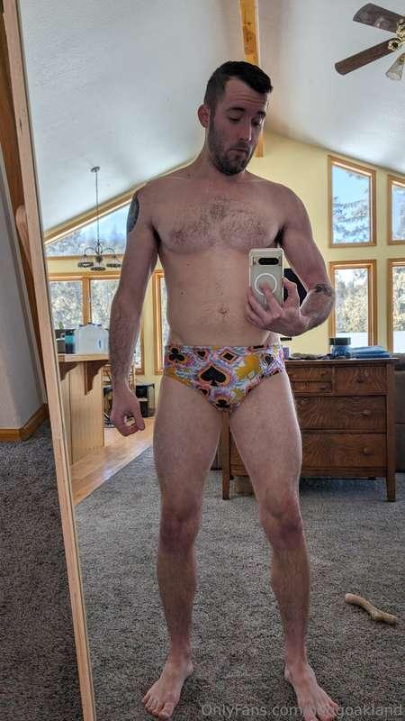 I need to get a few new speedos. This one is getting tight 😎..
