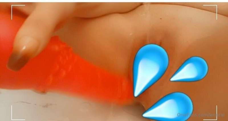 Hey baby ! Want to see me squirt with my dildo ? Watch me fu..
