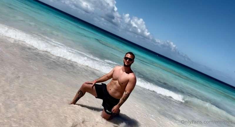 Let’s fantasize on the beach bitch 💦☔️