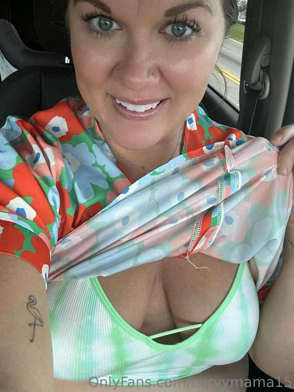 Got my nails done and another day at the pool 💗🧡