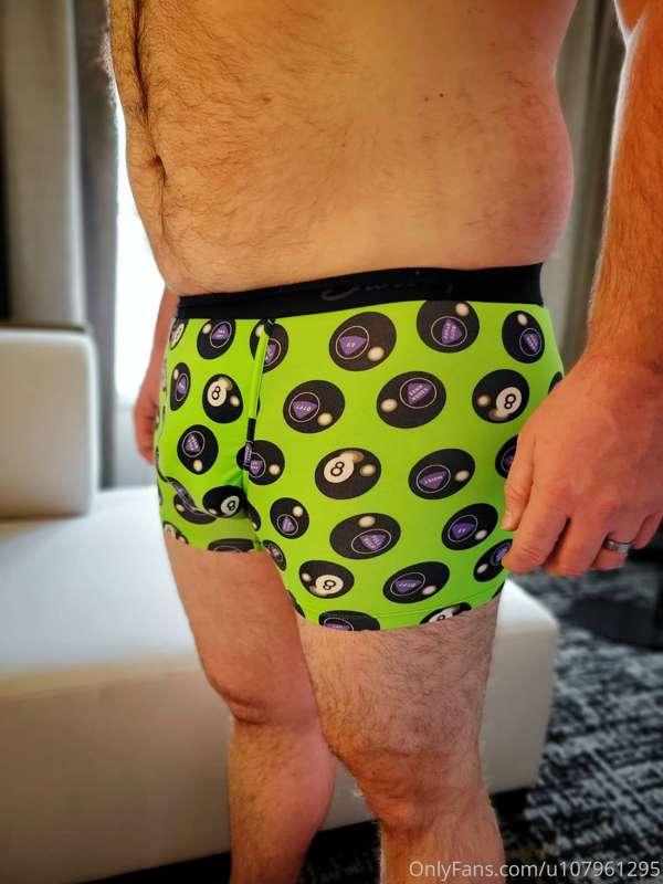 Feeling horny. Who wants to help me out?