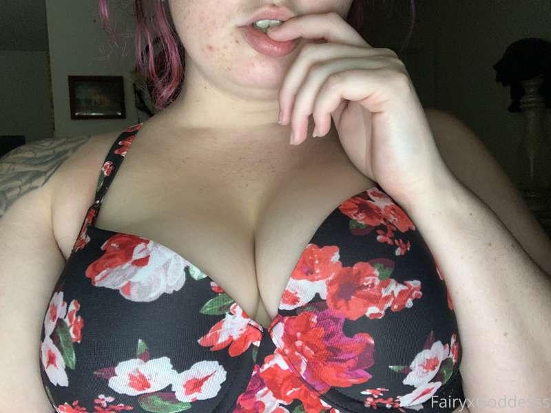 Titty Tuesday 🍒✨
