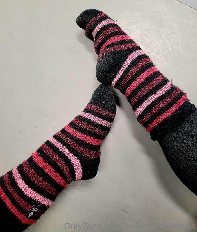 Just stretching in some fluffy socks 🧦👣