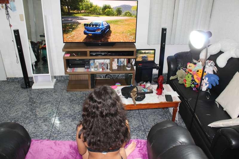 Play videogame:)  Jugando video juegos :)