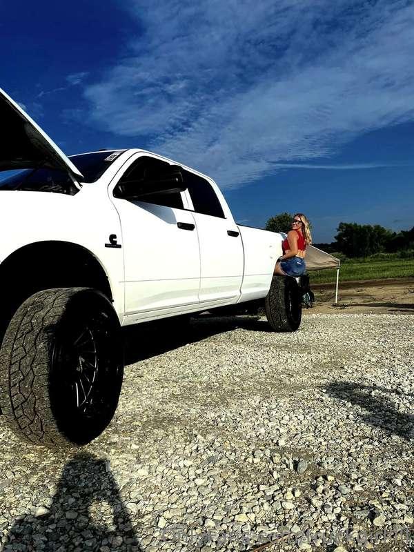 Truck babe😋