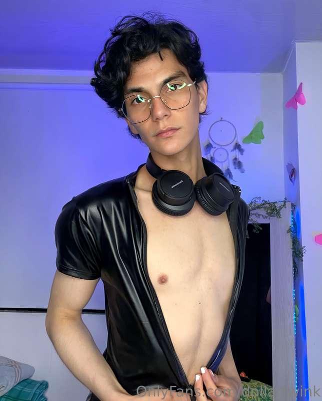 I come to dominate you babe