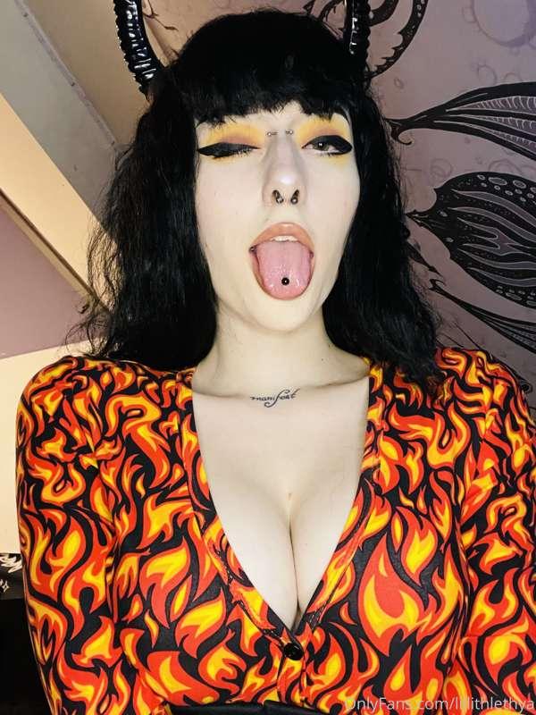 ✨🖤 gonna be taking three way content soon! 🖤✨