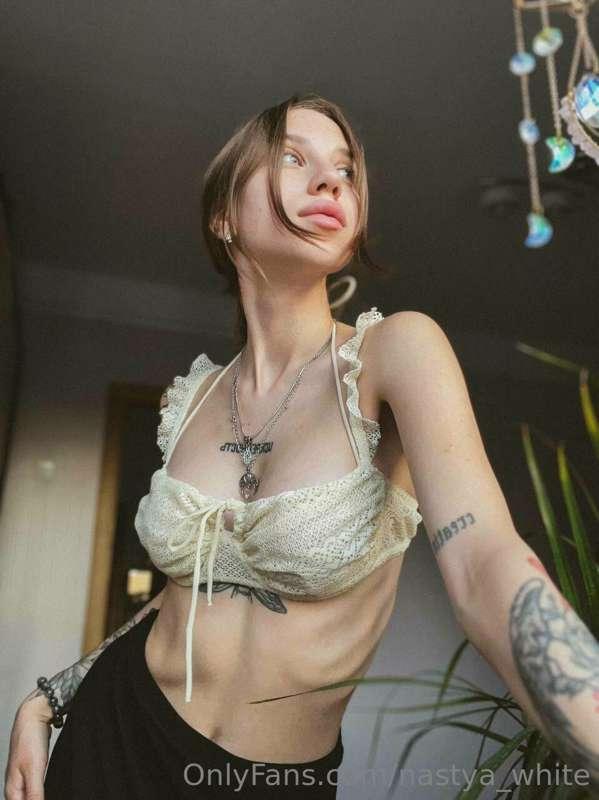 Determined sweet and very hot girl @l_hunnybunny_l 💕🔥 She wi..