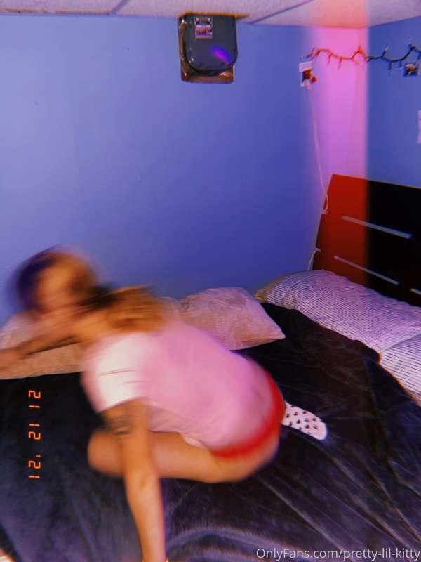 Getting ready and playful for daddy😈🤫🤪✨🍓🥰🙈😘