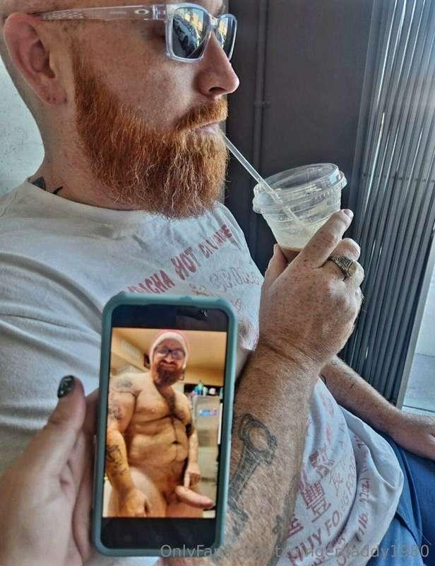 Ahh...iced coffee🤤☕️ Why are you laughing?🤭🤔