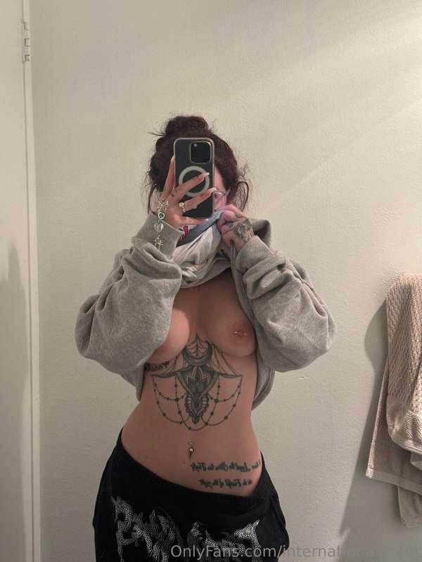 I was on vacay! But I’m back! And ready to be a slut. HIIII ..