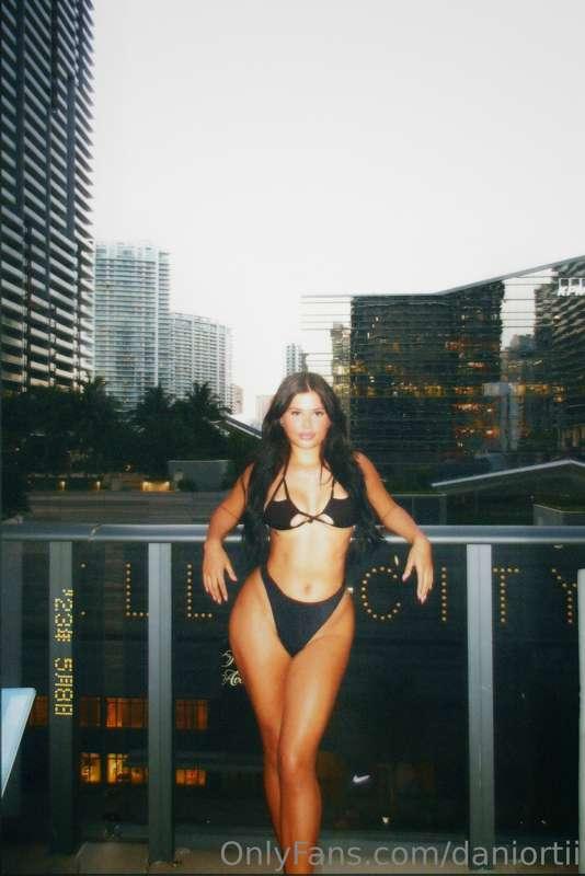 Throwback from one of my favorite shoots 😍 Let me know if yo..