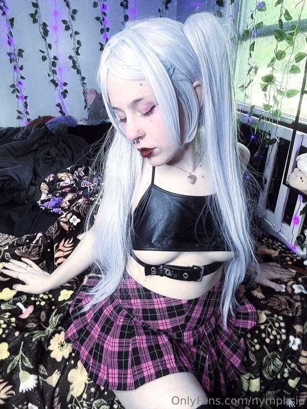 If Frieren was a goth girl!! :3 