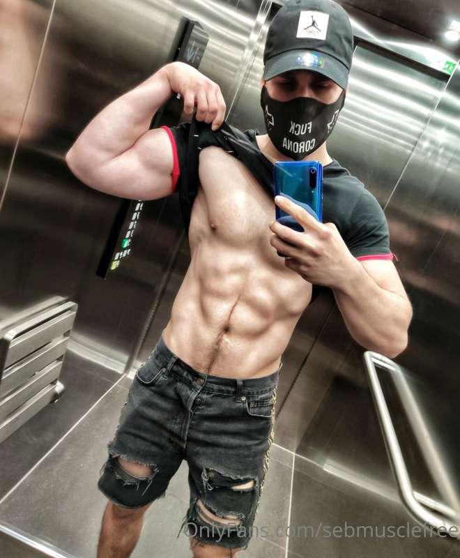 Wanna be stucked in the elevator with me?
Like this post 😜

..