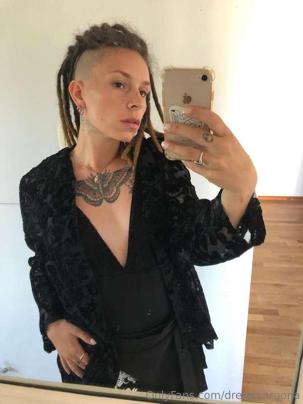 Do you think you deserve something? Oh yes this finger 👆