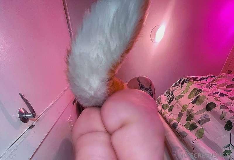 Like the view? 🦊🍑