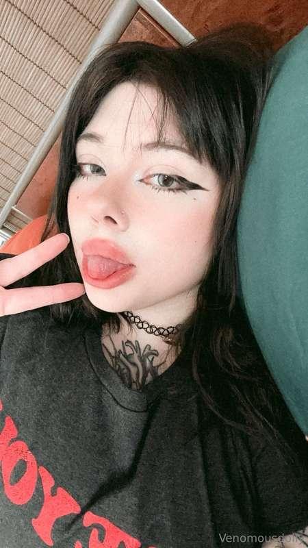the sharper the eyeliner, the bigger the attitude <3