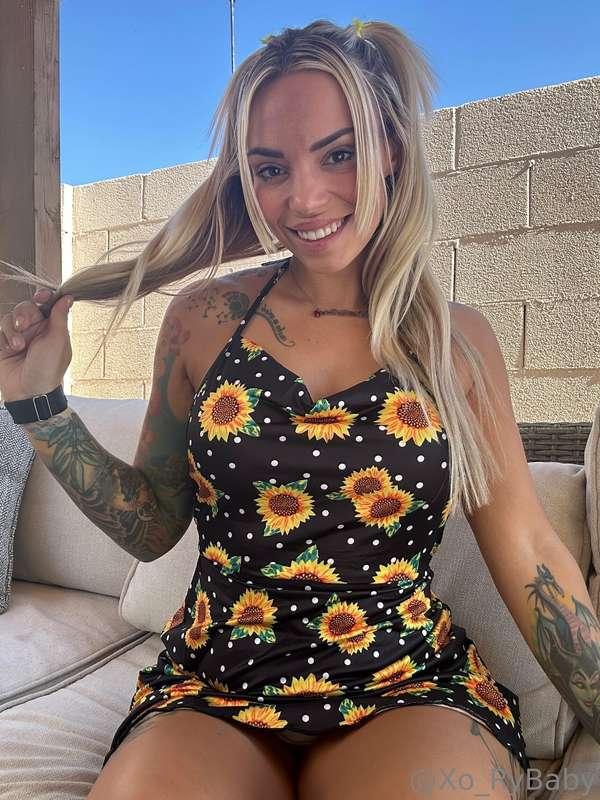 Do you like my Sundress baby?? I didnt wear panties especial..