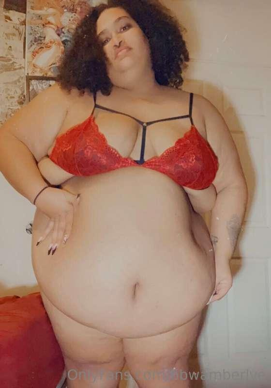Eat me like I eat cake… messy and greedy 🎂