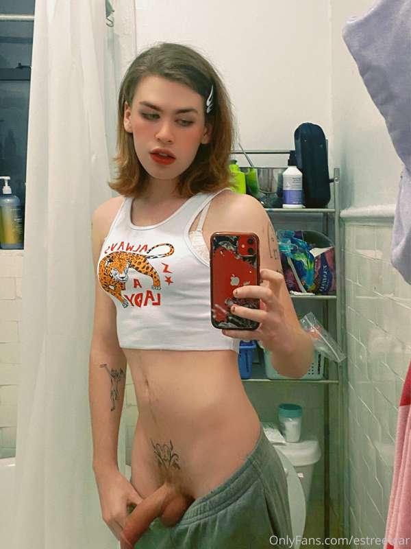 here’s some pre blonde e giving you girldick to brighten you..