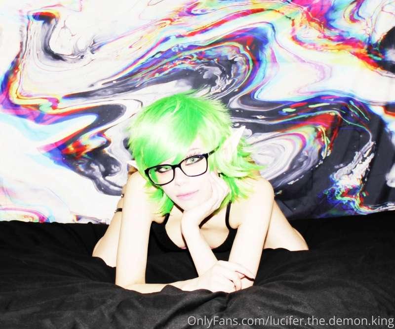 *steals ur pot of gold*
I've been trying out different style..