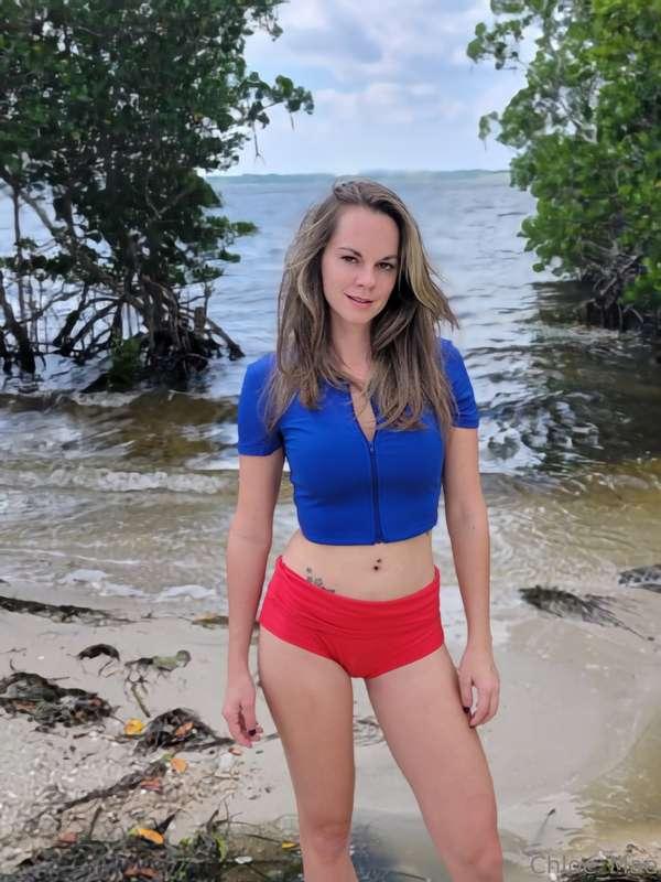 🌊 Just a girl, some tight shorts… and way too many naughty t..