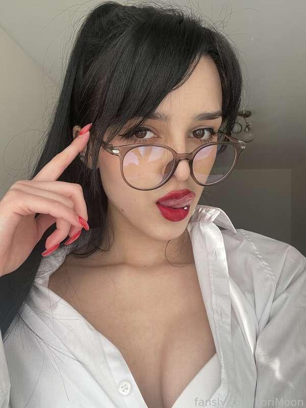 how badly you want me on a scale from 1 to 5?




#glasses #nerdy #teen #brunette #redlips #selfie #mistress #goddess #femdom #findom