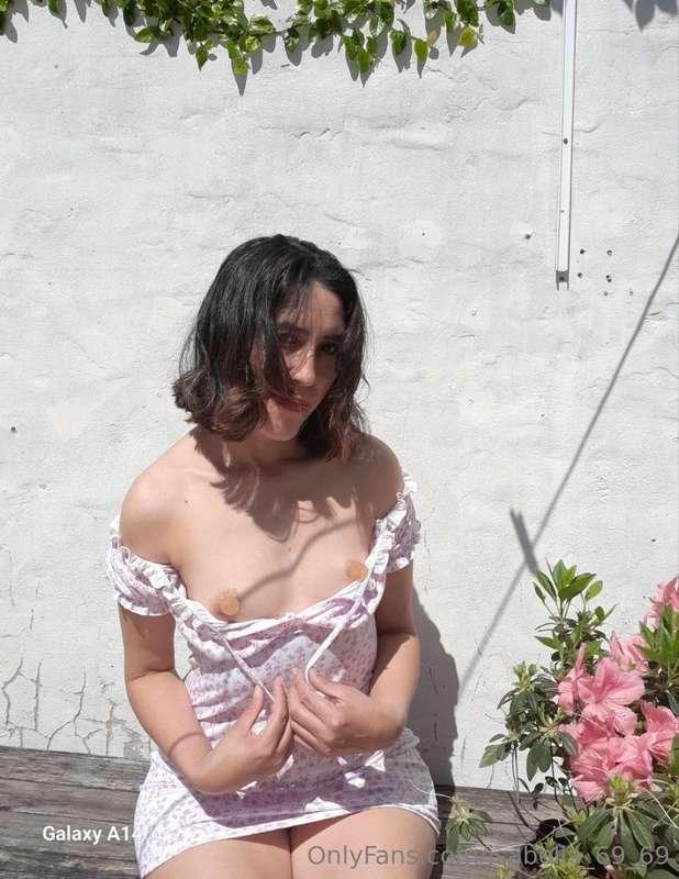 hi love!! I'm 40 and I'm a horny mom!! I invite you to follo..