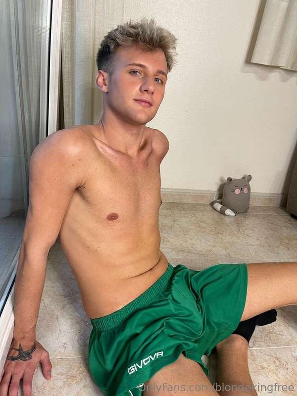 blondekingfree image #0