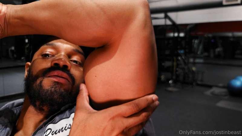You know you want all this LUNK! See this beefy meathead!!! ..