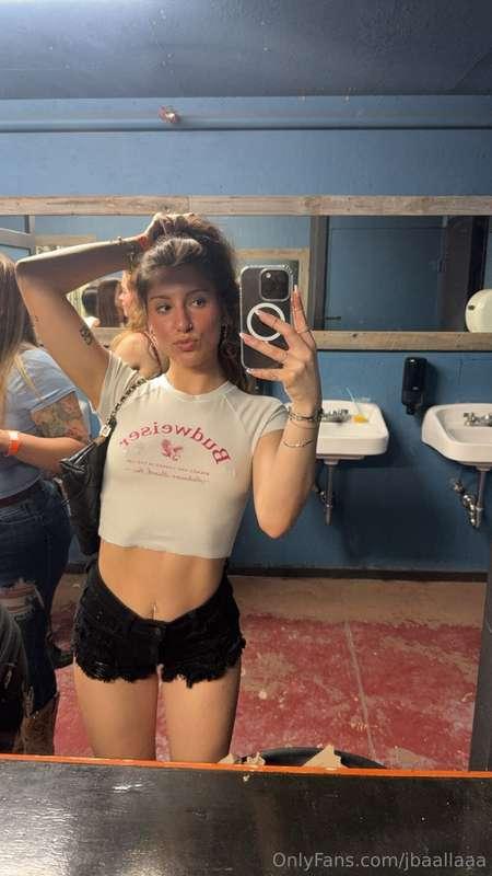 Messy hair, bad intentions 😜🥀