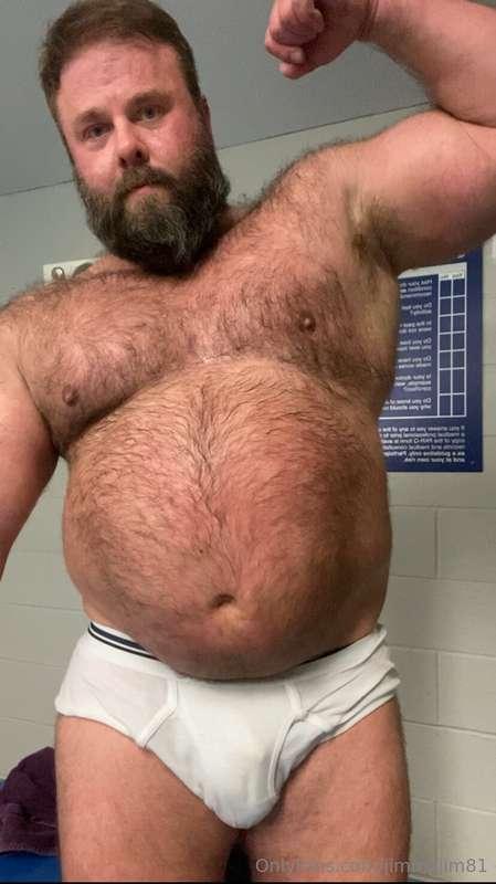 Flexing eating and gooning 