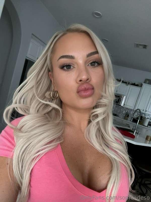 tell me what you're thinking about 💗