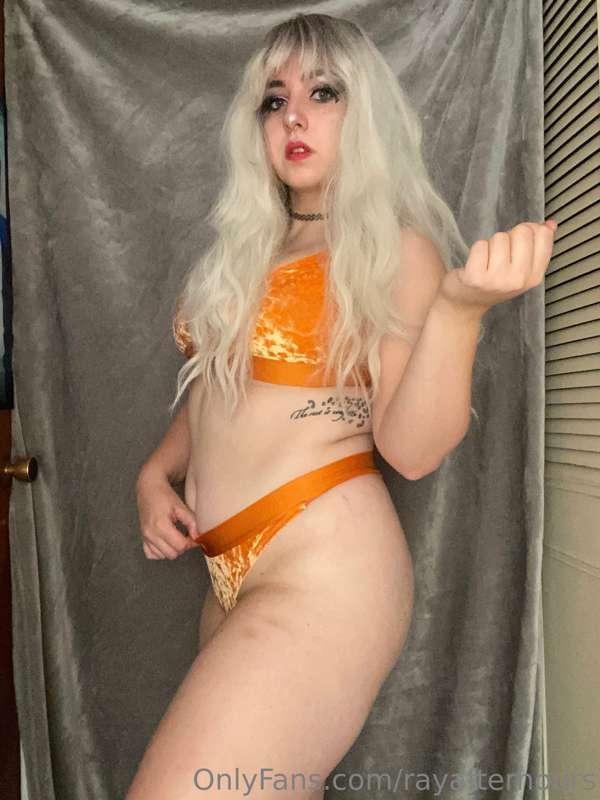 The orange set from the try on haul makes a reappearance wit..