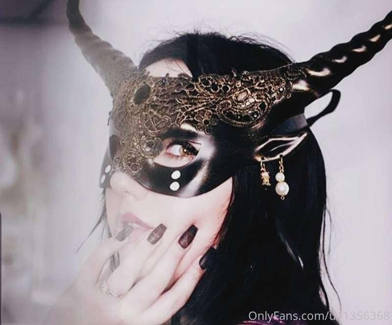 I like mask😈 they turn me on