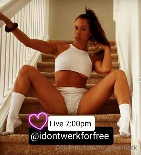🔥🍑🔥 Don't miss @Idontwerkforfree live tonight! 😈 Ask her to ..