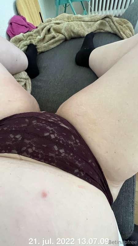 I'm so bored, wanting to chat please like this 🙈😘