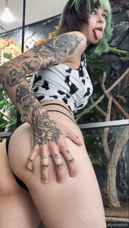 MOOOO! 🐄🖤
Gained weight (and ass) because of the medicin I h..
