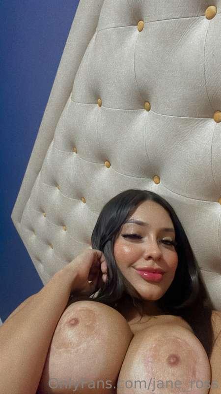 quiero leche rica en mis tetitas bb 💦