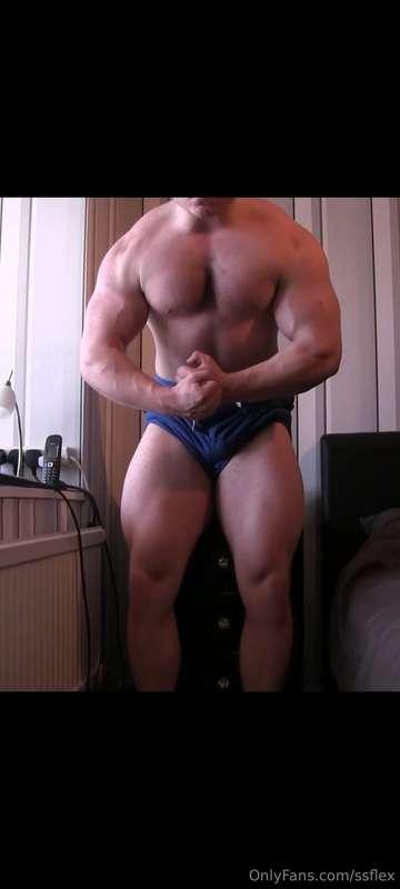 I AM A TOTAL MUSCLEGOD , IT IS TIME TO WORSHIP YOUR MASTER