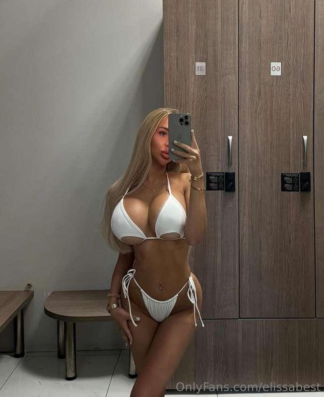 Swimsuit season is already open, shall we go swimming togeth..