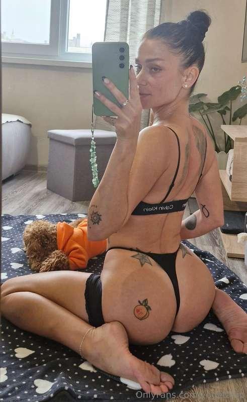 🍑👣🍑👣🍑