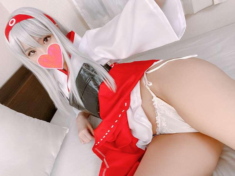 This time it's a cosplay of Shoukaku from the Kancolle.
Half..