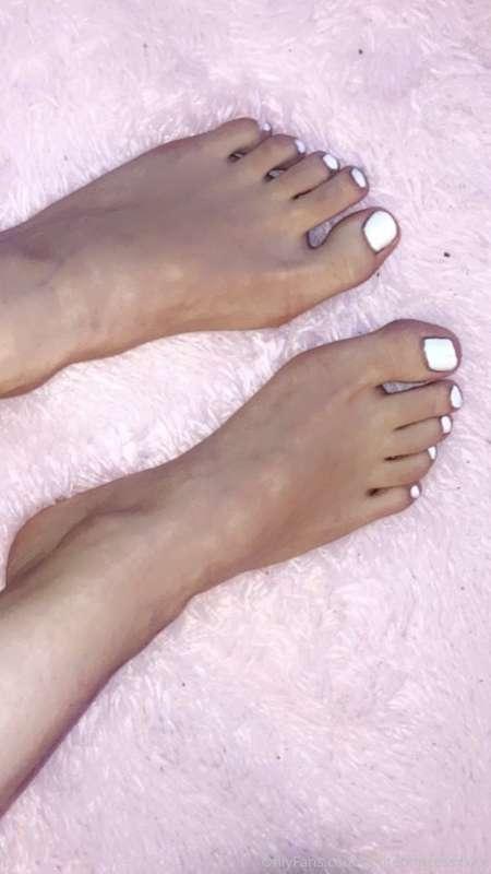 Would you cum all over my feet?😈😏💦
