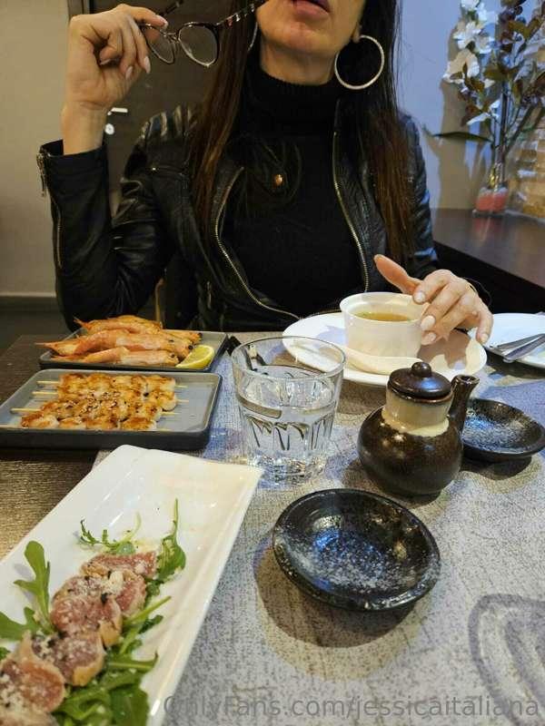 Serata al Sushi …😜
… to be continued…🫦🫦🫦🔥🔥🔥

🇬🇧 Dinner at Su..