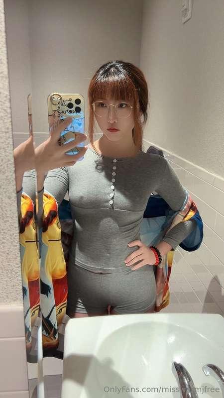 Rate my outfit 1-10 🥰🥰