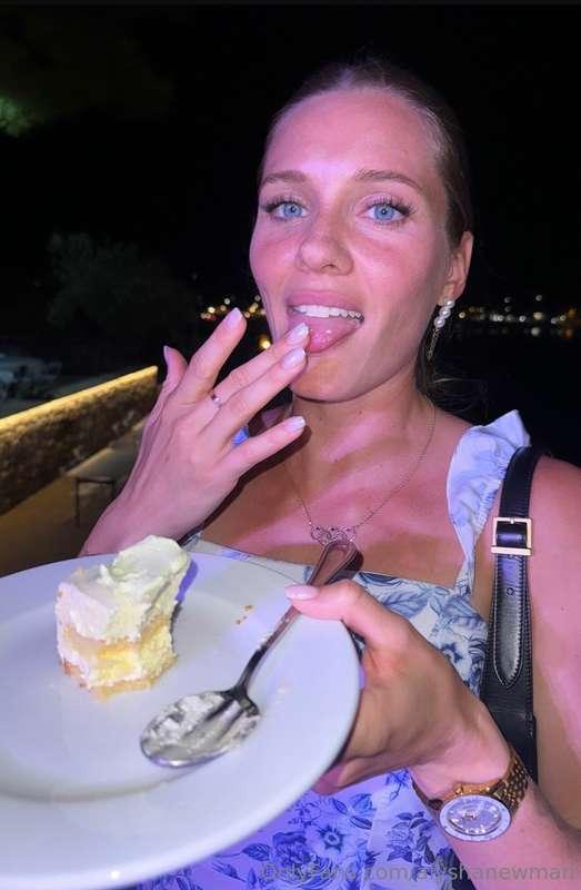 what's your fav sweet treat? if it's me I dm me and I have s..