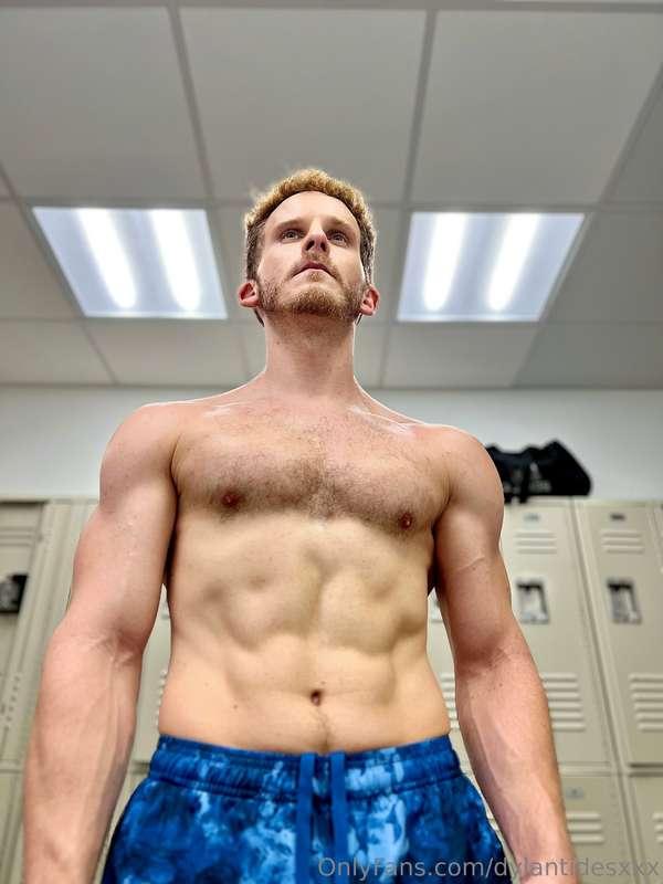 My gym is too busy all the time to make nude posts with a ha..